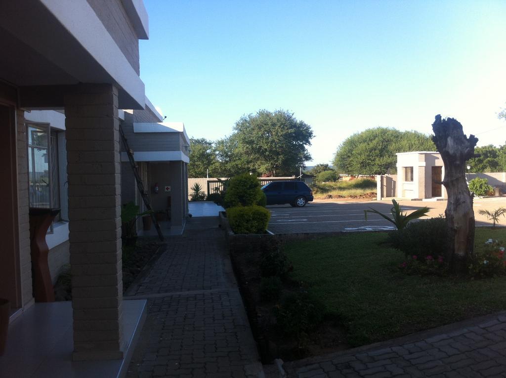 Hill View Inn Serowe Exterior photo