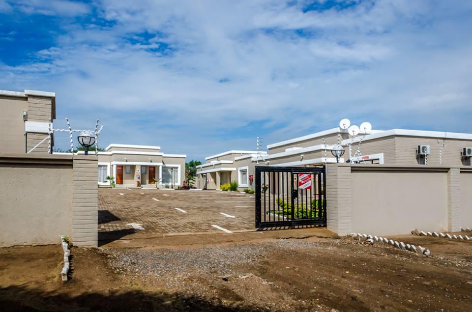 Hill View Inn Serowe Exterior photo