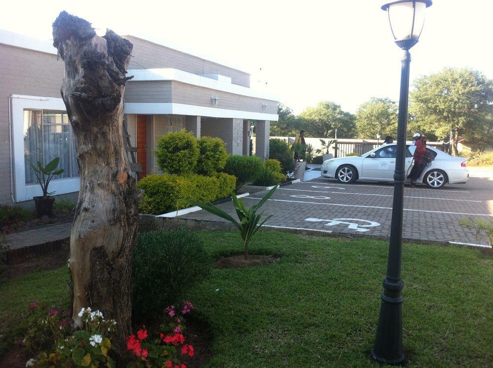 Hill View Inn Serowe Exterior photo