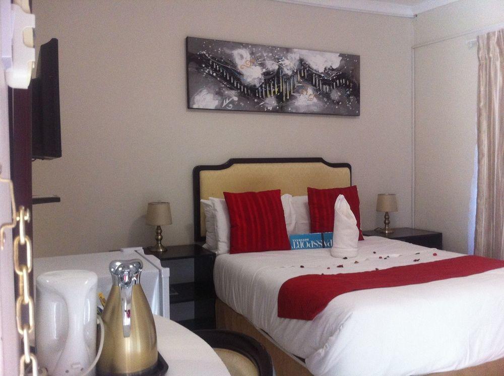Hill View Inn Serowe Exterior photo