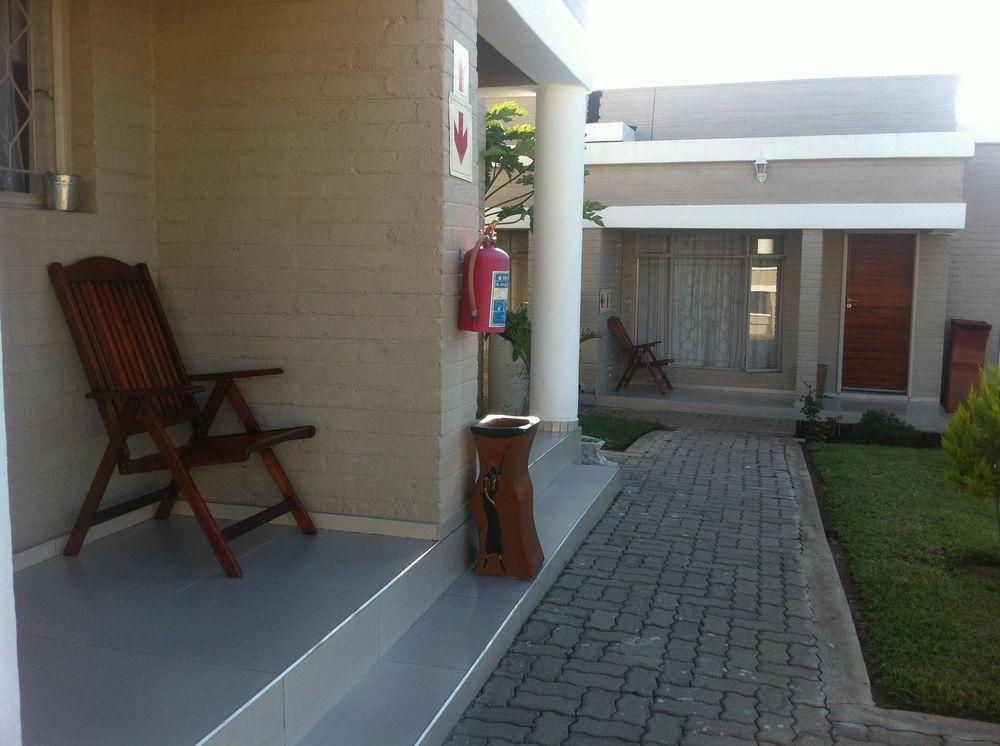 Hill View Inn Serowe Exterior photo