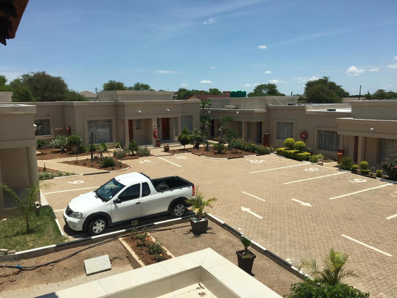 Hill View Inn Serowe Exterior photo